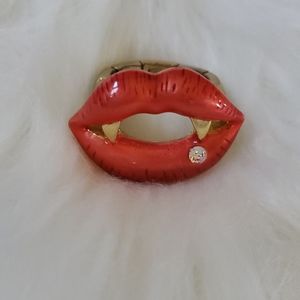⭐ Red Lips Vampire Rhinestone Stretch Ring